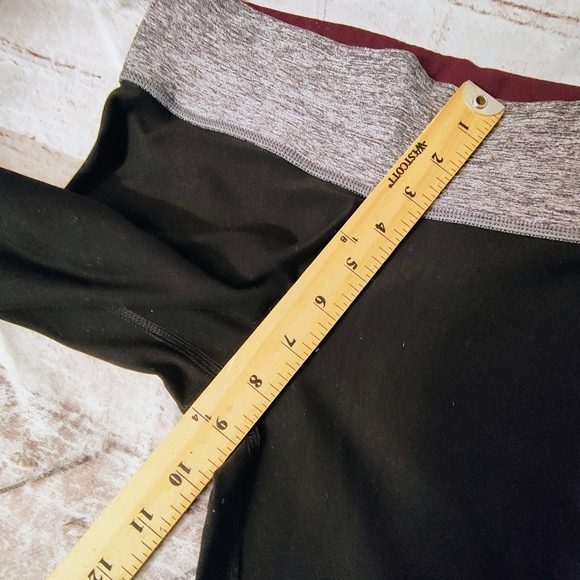 PINK Victoria's Secret Yoga Capri Reversible Yoga Leggings Pocket XS - Picture 10 of 13